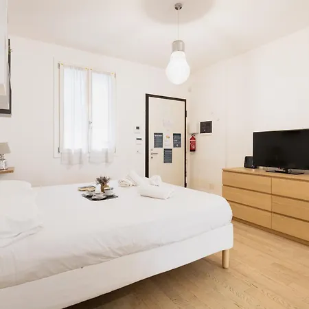 Easylife - Luminoso Sui Navigli Apartment