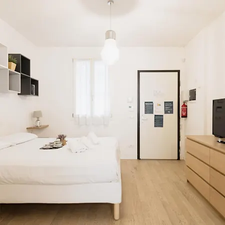 Easylife - Luminoso Sui Navigli * Milan
