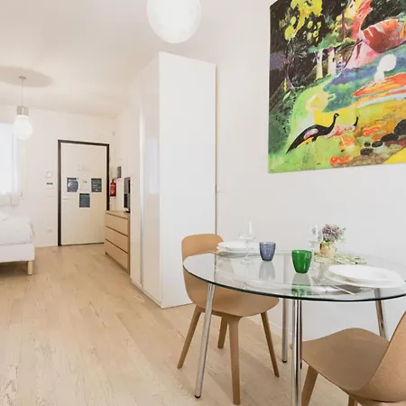 Easylife - Luminoso Sui Navigli